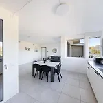 Katya By Whale Homes * デセンツァーノ・デル・ガルダ