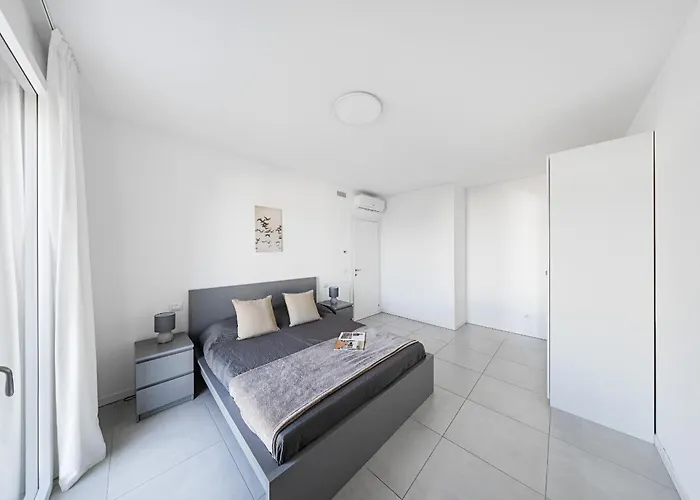 Katya By Whale Homes * Desenzano del Garda